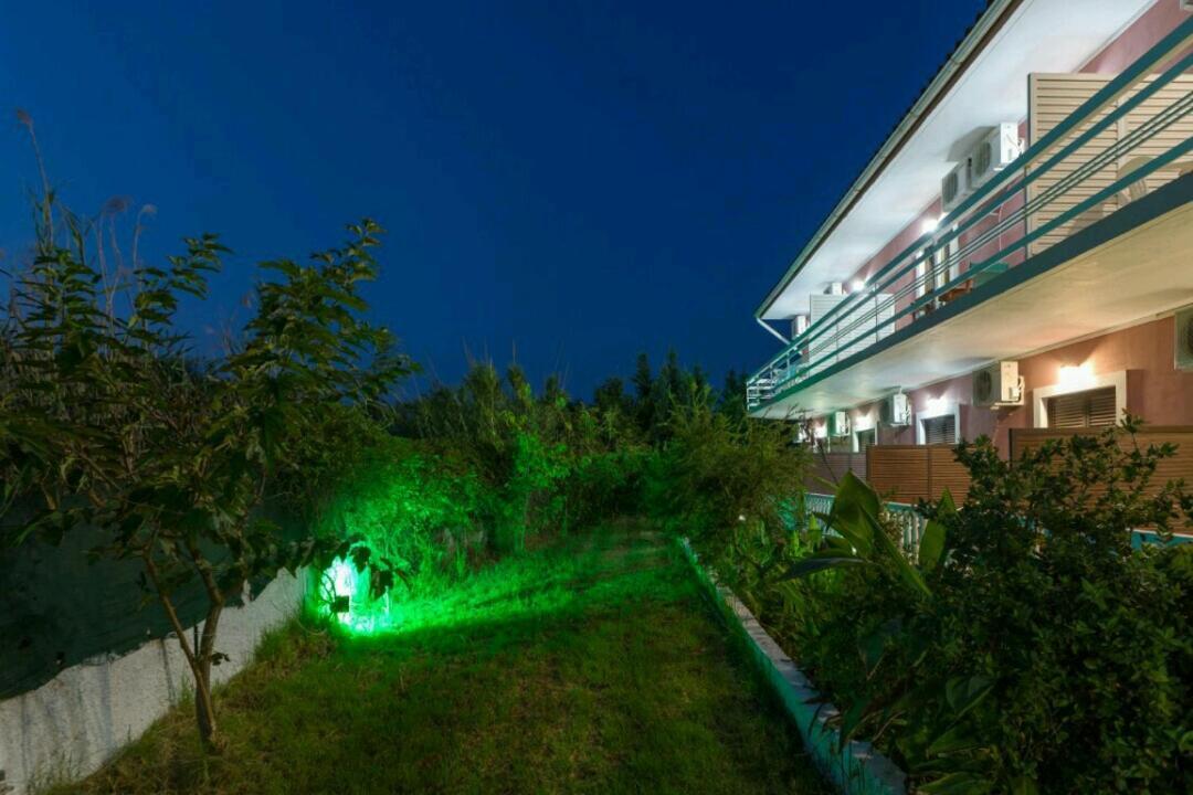 Eleni Studios & Apartments อาลีเกส ภายนอก รูปภาพ