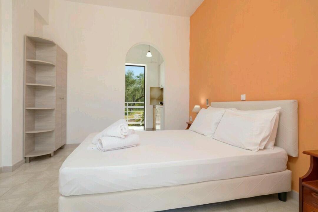 Eleni Studios & Apartments อาลีเกส ภายนอก รูปภาพ