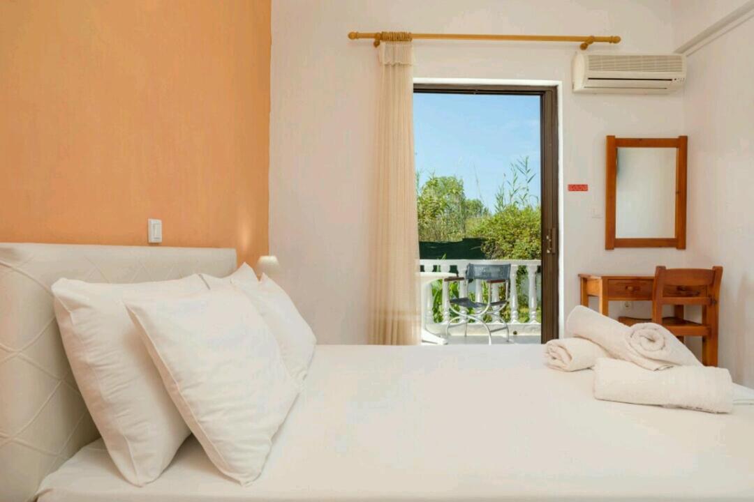 Eleni Studios & Apartments อาลีเกส ภายนอก รูปภาพ